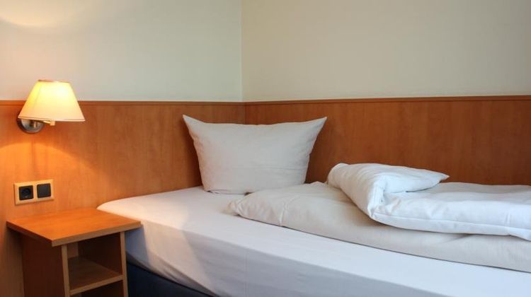 Hotel Niederraeder Hof Room