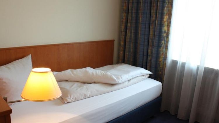 Hotel Niederraeder Hof Room