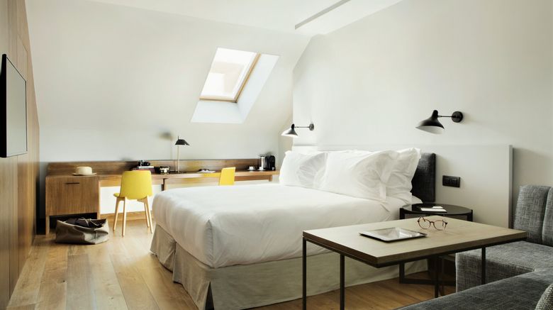 <b>TOTEM Madrid Room</b>. Images powered by <a href="https://www.leonardoworldwide.com/" title="Leonardo Worldwide" target="_blank">Leonardo</a>.