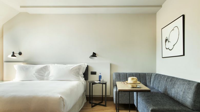 <b>TOTEM Madrid Room</b>. Images powered by <a href="https://www.leonardoworldwide.com/" title="Leonardo Worldwide" target="_blank">Leonardo</a>.