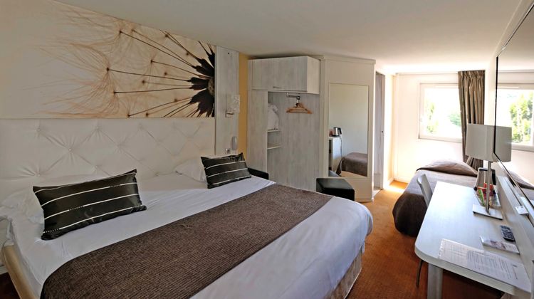 Logis Hotel des Lacs Room