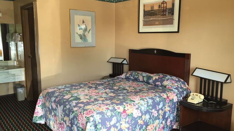 Carefree Inn Lebanon Room
