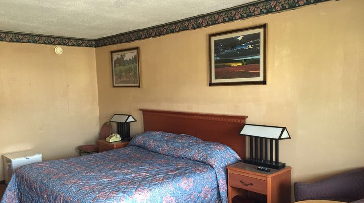 Carefree Inn Lebanon Room