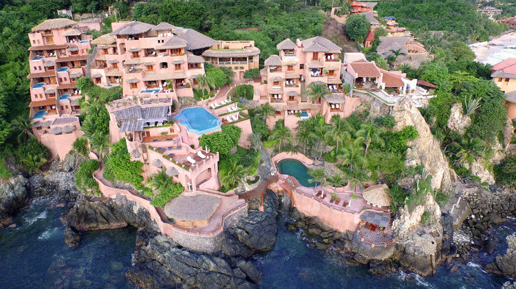 La Casa Que Canta Exterior
