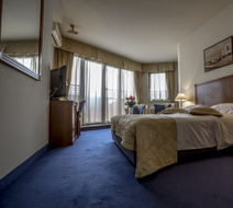 Hotel Opera by Zeus International Room