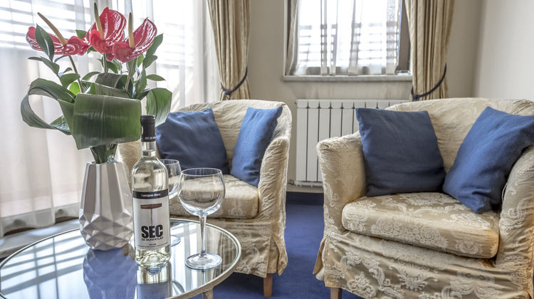 Hotel Opera by Zeus International Room