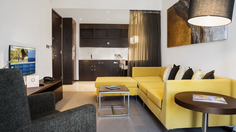 Centro Shaheen Suite