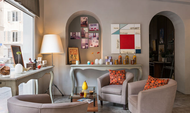 Hotel Edmond Rostand Lobby