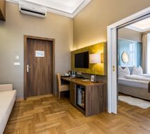 Elektor Hotel Room