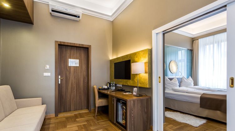 Elektor Hotel Room