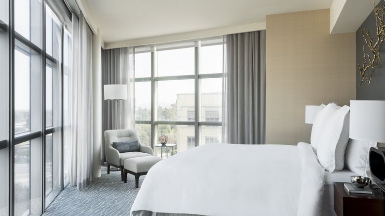 <b>Four Seasons Hotel Silicon Valley Suite</b>. Images powered by <a href="https://www.leonardoworldwide.com/" title="Leonardo Worldwide" target="_blank">Leonardo</a>.