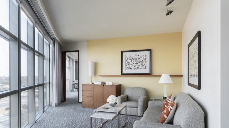 <b>Four Seasons Hotel Silicon Valley Suite</b>. Images powered by <a href="https://www.leonardoworldwide.com/" title="Leonardo Worldwide" target="_blank">Leonardo</a>.