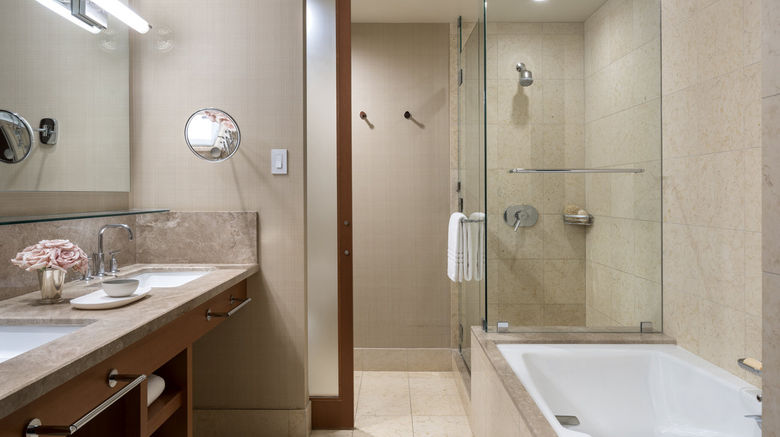 <b>Four Seasons Hotel Silicon Valley Room</b>. Images powered by <a href="https://www.leonardoworldwide.com/" title="Leonardo Worldwide" target="_blank">Leonardo</a>.