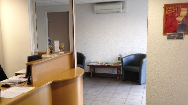 <b>P'tit Dej-HOTEL Clermont Centre Lobby</b>. Images powered by <a href="https://www.leonardoworldwide.com/" title="Leonardo Worldwide" target="_blank">Leonardo</a>.