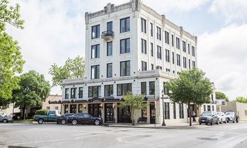 Park Plaza Hotel Seguin and Chop House