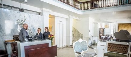 Park Plaza Hotel Seguin and Chop House Lobby