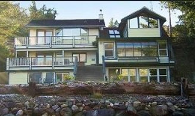 Beachside Villa Luxury Inn Exterior