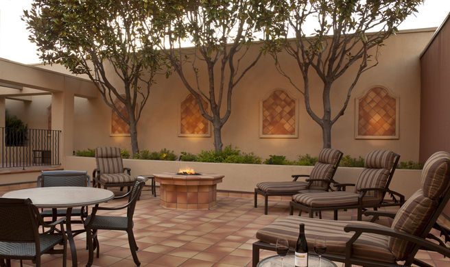 Monterey Bay Inn Exterior