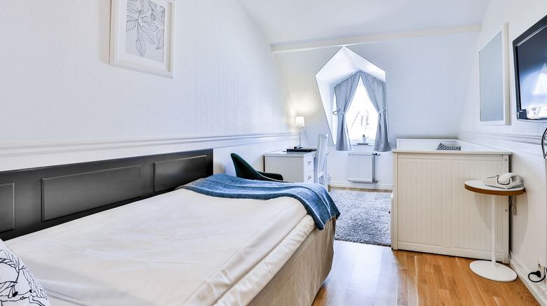 <b>Poseidon Hotel Room</b>. Images powered by <a href="https://www.leonardoworldwide.com/" title="Leonardo Worldwide" target="_blank">Leonardo</a>.