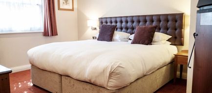 The Red Lion Hotel Room