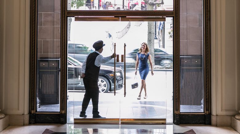 <b>Beverly Wilshire, A Four Seasons Hotel Lobby</b>. Images powered by <a href="https://www.leonardoworldwide.com/" title="Leonardo Worldwide" target="_blank">Leonardo</a>.