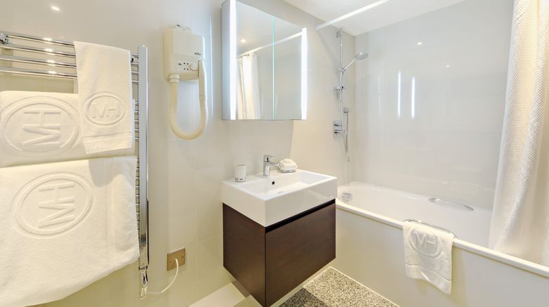 <b>Mayfair House London Room</b>. Images powered by <a href="https://www.leonardoworldwide.com/" title="Leonardo Worldwide" target="_blank">Leonardo</a>.