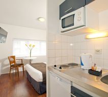 Sejours & Affaires Grande Arche Room