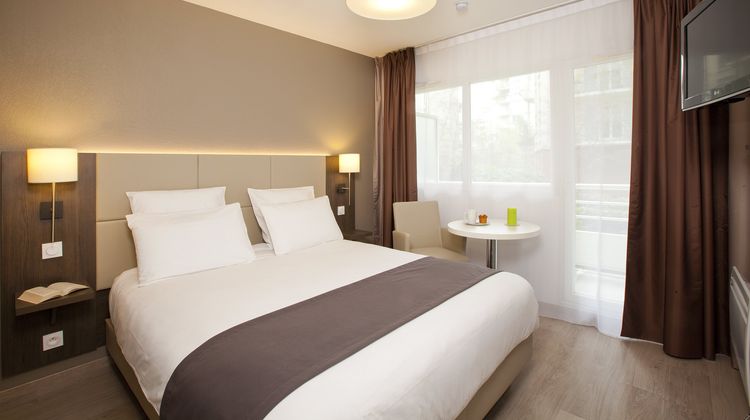 Sejours & Affaires Grande Arche Room