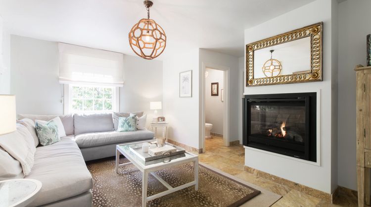 The Kenwood Inn & Spa, Four Sisters Inn Suite