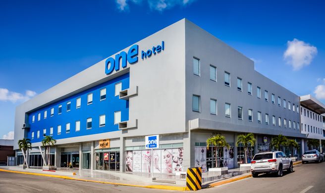 One Playa del Carmen Exterior