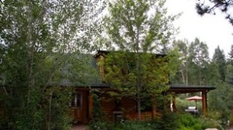 <b>The Cabins at Country Road Exterior</b>. Images powered by <a href="https://www.leonardoworldwide.com/" title="Leonardo Worldwide" target="_blank">Leonardo</a>.