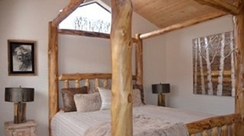 <b>The Cabins at Country Road Room</b>. Images powered by <a href="https://www.leonardoworldwide.com/" title="Leonardo Worldwide" target="_blank">Leonardo</a>.