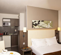 Sejours & Affaires St Mande Room