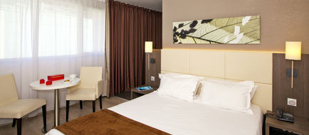 Sejours & Affaires St Mande Room