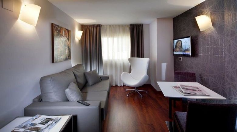 <b>Nuevo Torreluz Hotel Suite</b>. Images powered by <a href="https://www.leonardoworldwide.com/" title="Leonardo Worldwide" target="_blank">Leonardo</a>.