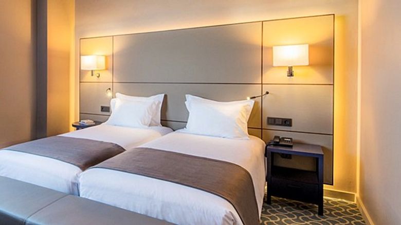 <b>Hotel Dom Henrique Room</b>. Images powered by <a href="https://www.leonardoworldwide.com/" title="Leonardo Worldwide" target="_blank">Leonardo</a>.