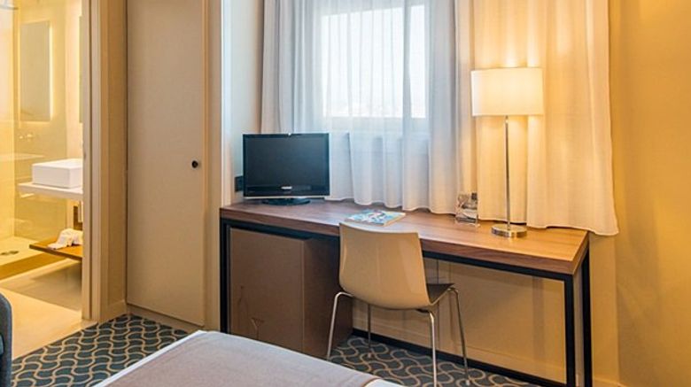 <b>Hotel Dom Henrique Room</b>. Images powered by <a href="https://www.leonardoworldwide.com/" title="Leonardo Worldwide" target="_blank">Leonardo</a>.