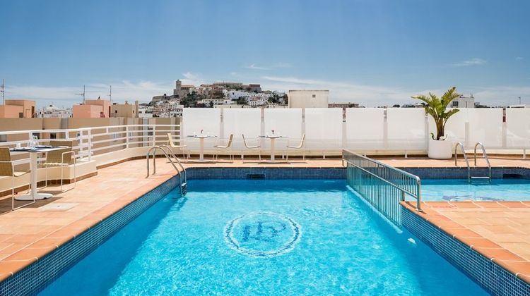 Royal Plaza Hotel Pool