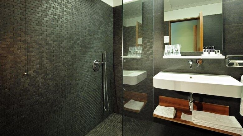 <b>Hotel de Guimaraes Room</b>. Images powered by <a href="https://www.leonardoworldwide.com/" title="Leonardo Worldwide" target="_blank">Leonardo</a>.