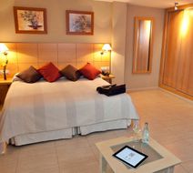 La City Hotel Room
