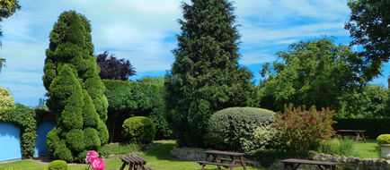 The Cedars Hotel & Restaurant Exterior