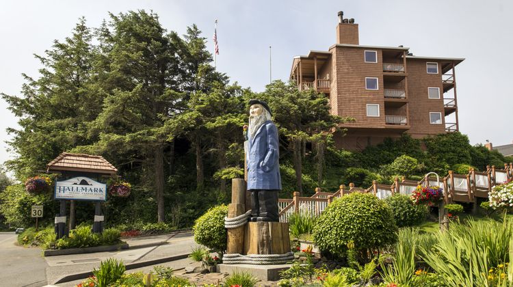 Hallmark Resort Exterior