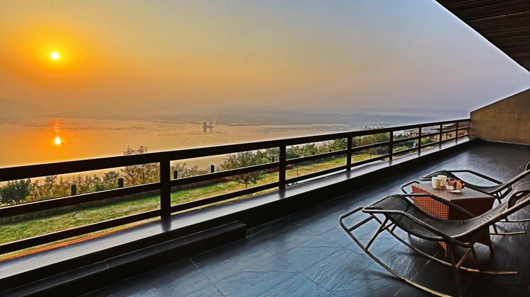 Taj-Dal View, Srinagar Suite