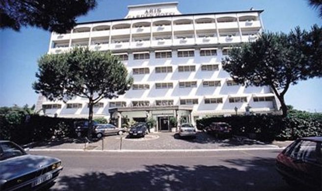 Hotel Aris Garden Exterior