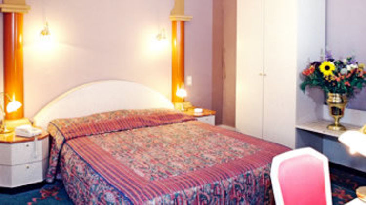 Auberge du Souverain Room