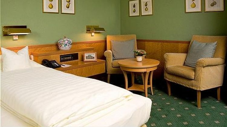 Admiral Hotel Room