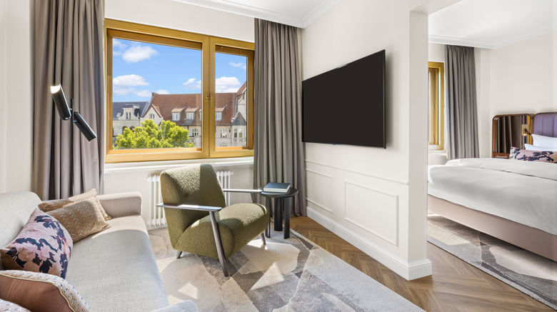 <b>Hotel Bristol Berlin Room</b>. Images powered by <a href="https://www.leonardoworldwide.com/" title="Leonardo Worldwide" target="_blank">Leonardo</a>.