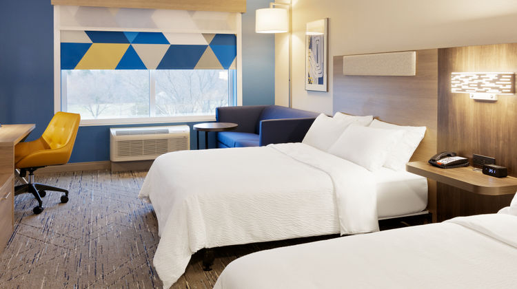 Holiday Inn Express Cincinnati Airport Room