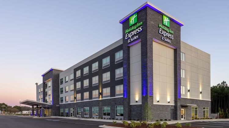 Holiday Inn Express & Suites Benson Exterior