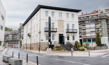 Hotel Mondragon